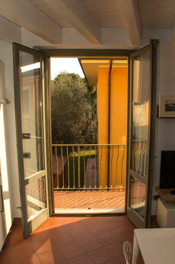 Goccia Di Lago Desenzano del Garda Kültér fotó